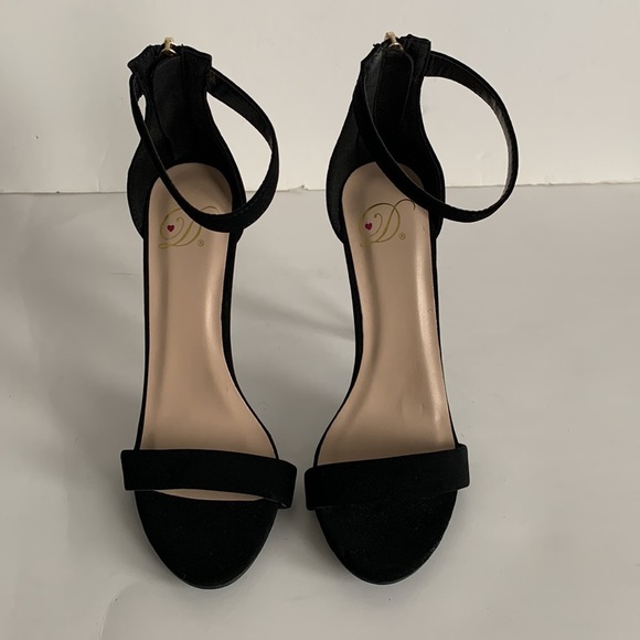 Heart in D Ankle Strap Sandals - Picture 3 of 13